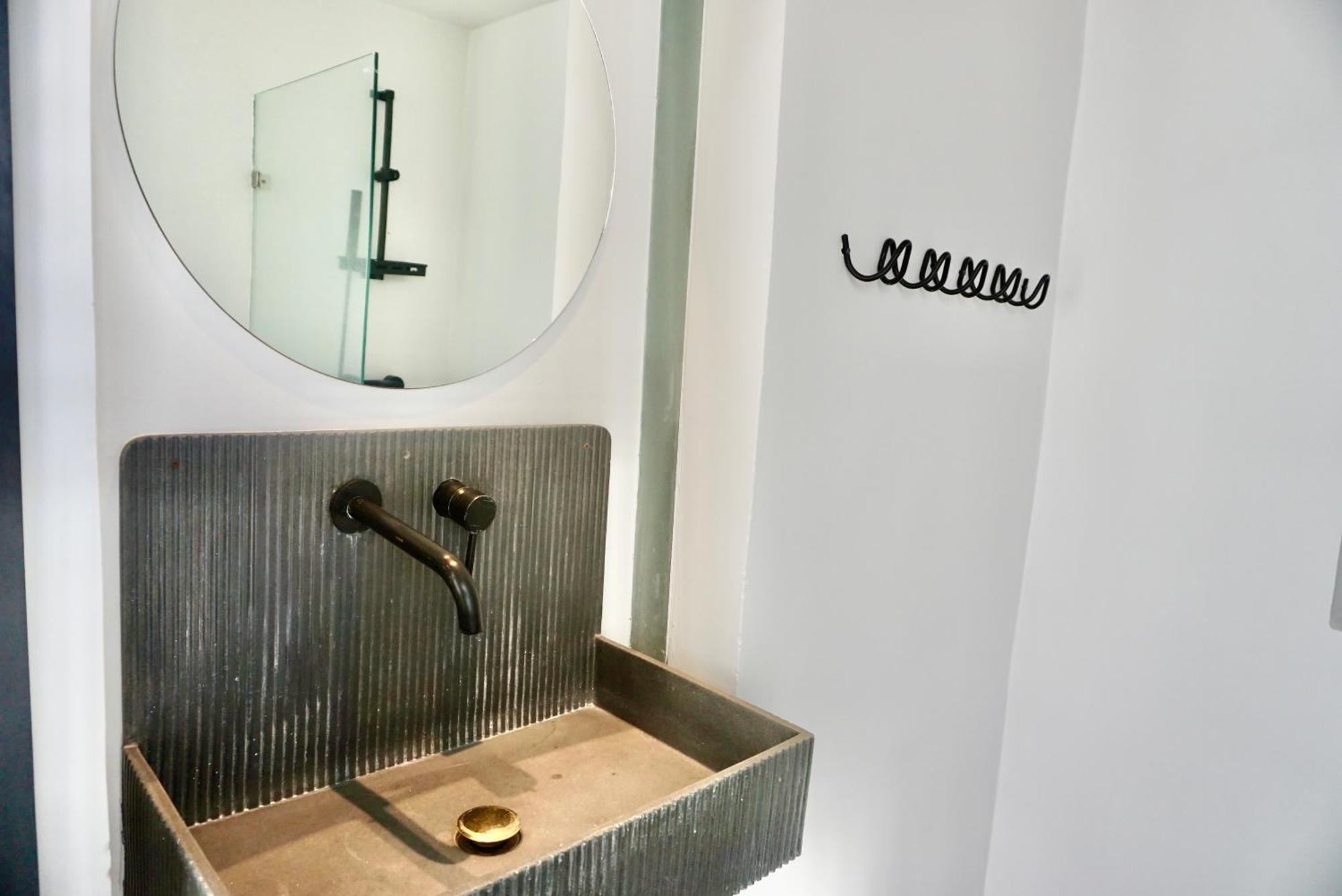Hip And Funky Apartment Silom Soi 3, With Rooftop View 曼谷 外观 照片