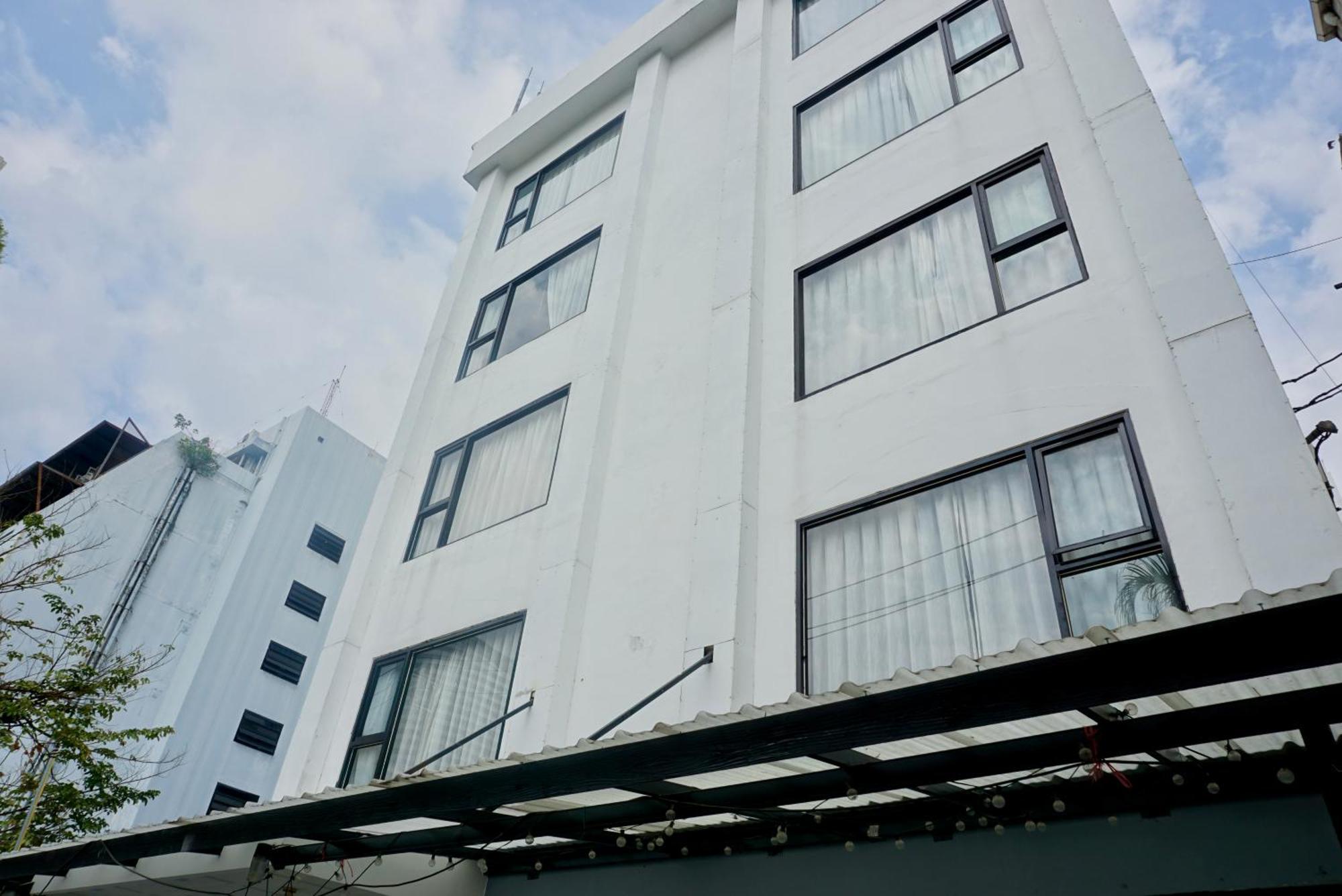 Hip And Funky Apartment Silom Soi 3, With Rooftop View 曼谷 外观 照片