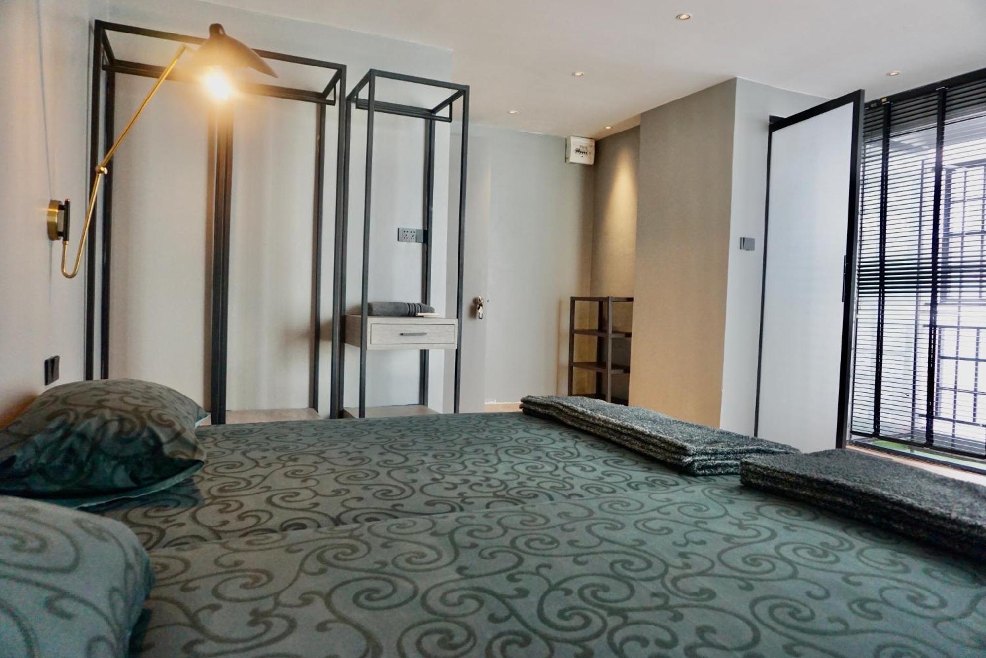 Hip And Funky Apartment Silom Soi 3, With Rooftop View 曼谷 外观 照片