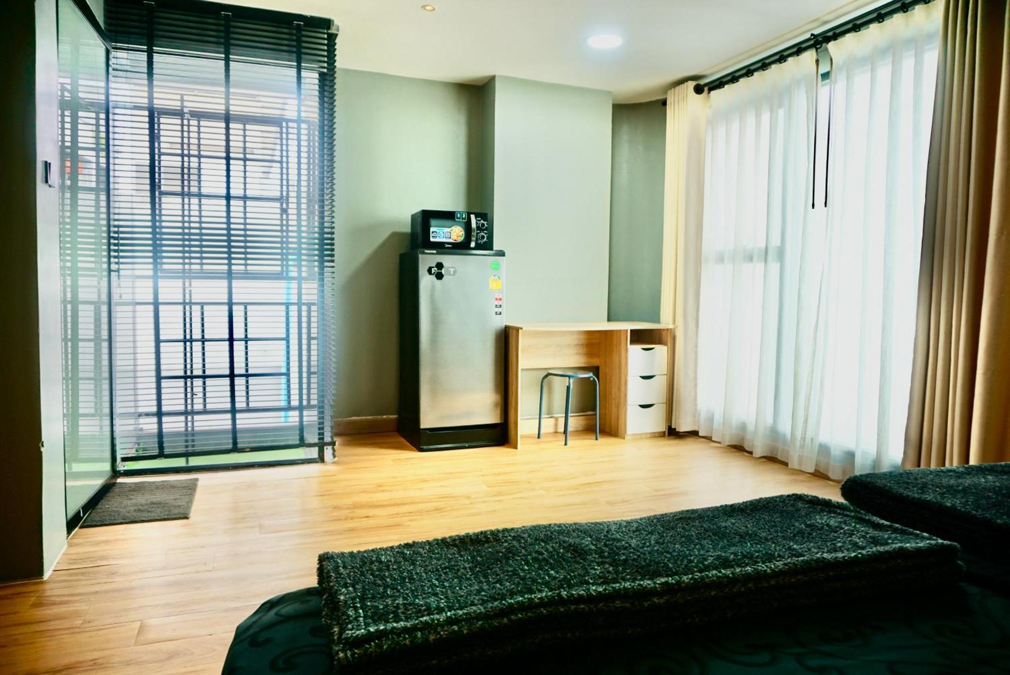 Hip And Funky Apartment Silom Soi 3, With Rooftop View 曼谷 外观 照片