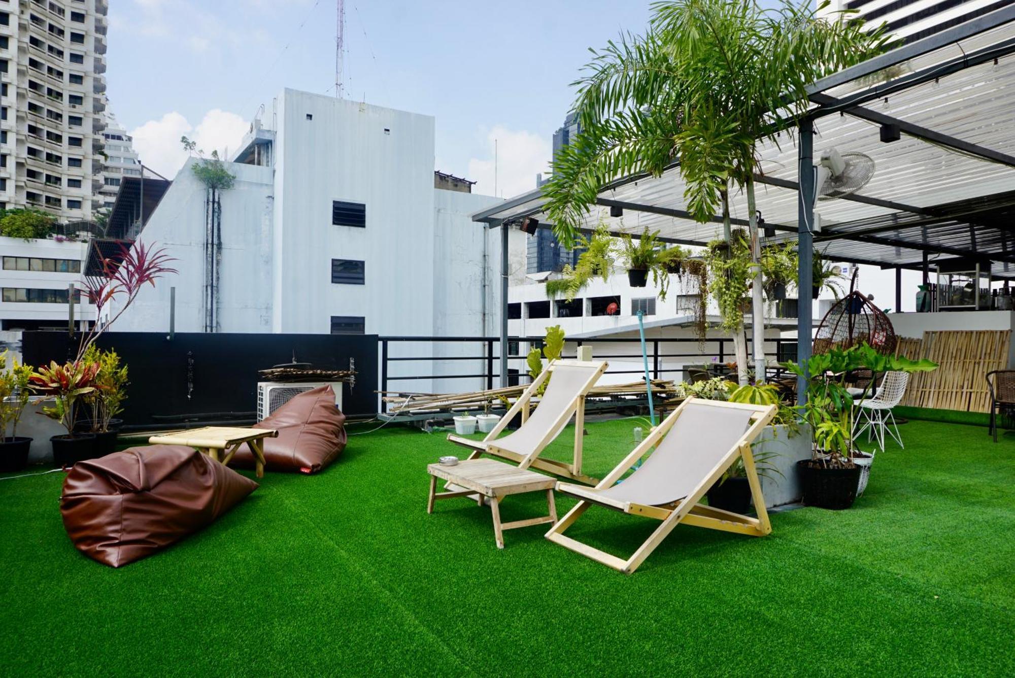 Hip And Funky Apartment Silom Soi 3, With Rooftop View 曼谷 外观 照片
