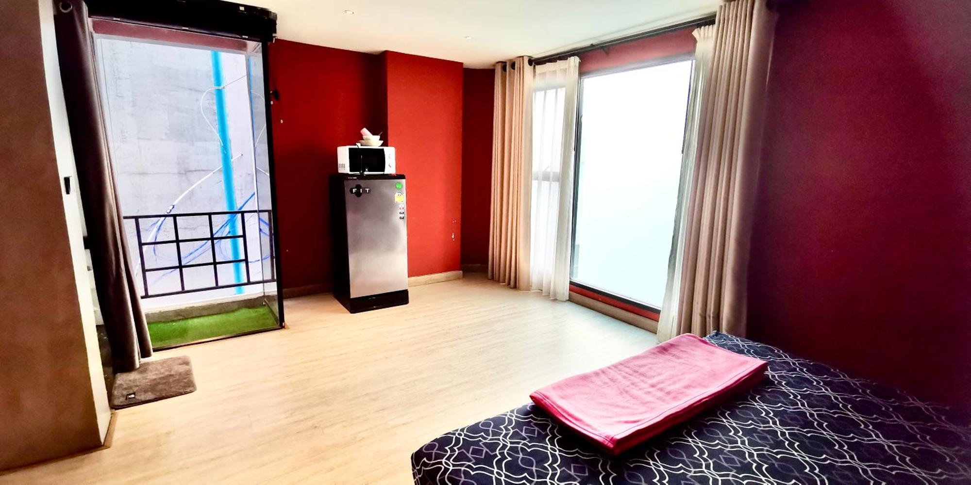 Hip And Funky Apartment Silom Soi 3, With Rooftop View 曼谷 外观 照片